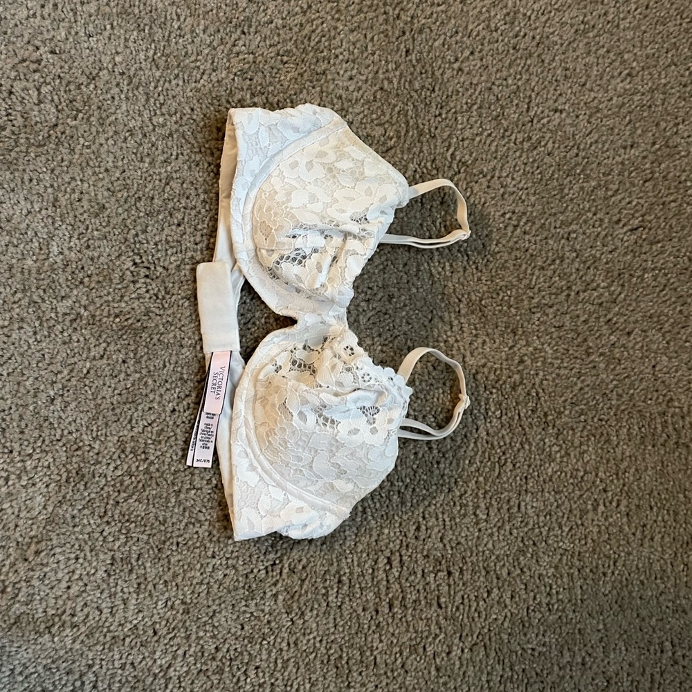Victoria’s Secret Body by Victoria Unlined Demi Bra